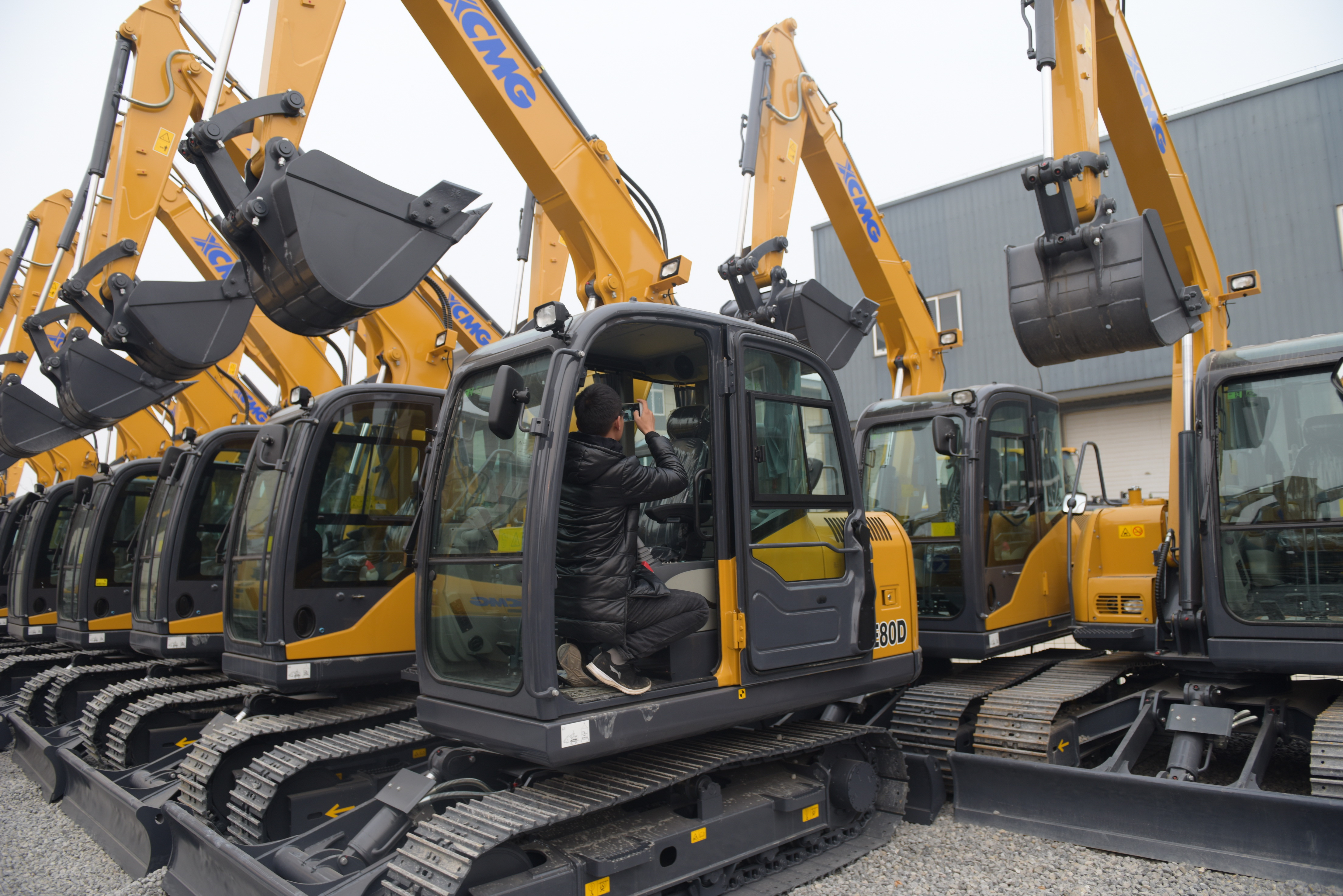 光耀新时代 续写新篇章 2018徐工挖掘机天助大型感恩订货会盛典璀璨落幕